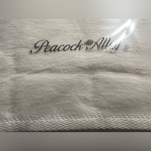 Luxury blanket - Peacock Alley All Seasons White Blanket Egyptian Cotton